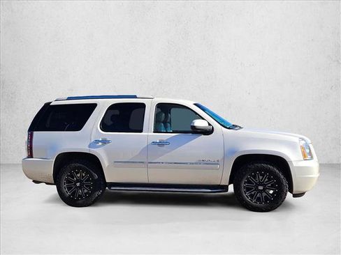 Used 2009 GMC Yukon Denali image 4