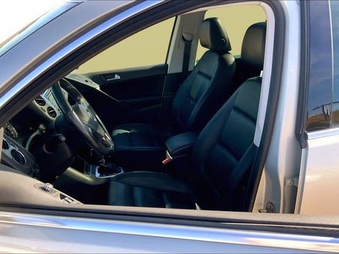 Used 2012 Volkswagen Tiguan SE image 17