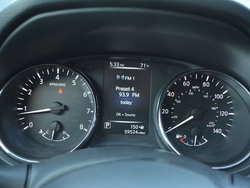 Used 2017 Nissan Rogue SL w/ SL Premium Package AWD/4WD image 16