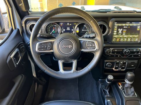 Used 2022 Jeep Wrangler Unlimited Sahara image 14