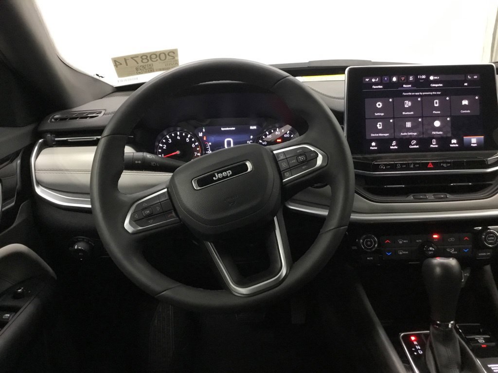 Used 2025 Jeep Compass Limited AWD/4WD image 29