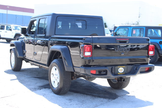 Used 2022 Jeep Gladiator Sport AWD/4WD image 3