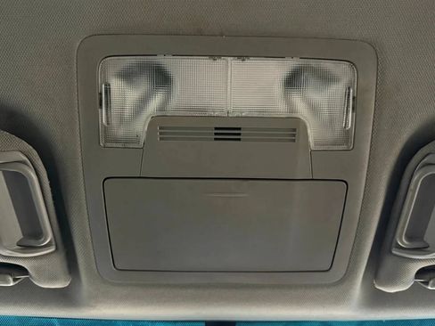 Used 2017 Toyota Camry SE FWD image 14