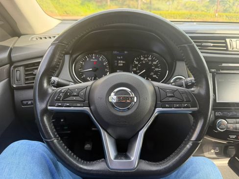 Used 2019 Nissan Rogue SV FWD image 21