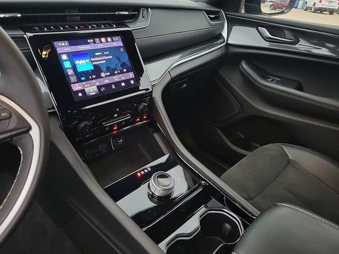 Used 2023 Jeep Grand Cherokee Altitude image 20