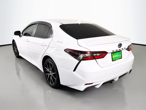 Used 2022 Toyota Camry SE w/ Convenience Package FWD image 7