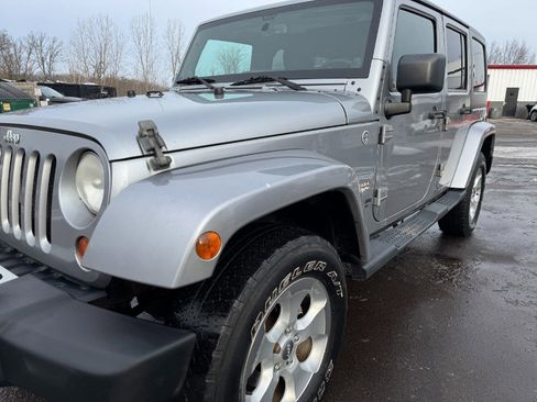 Used 2013 Jeep Wrangler Unlimited Sahara w/ Connectivity Group image 9