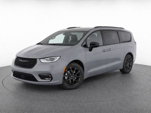 Used 2025 Chrysler Pacifica Limited FWD image 39