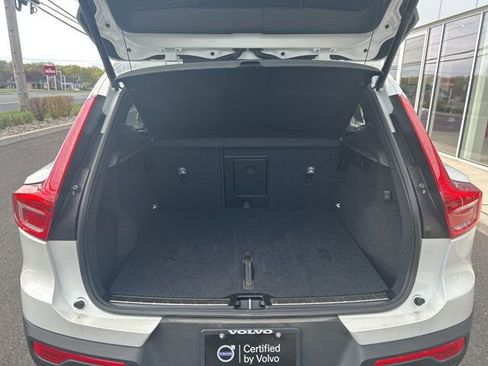 Certified 2025 Volvo XC40 B5 Plus AWD/4WD image 11