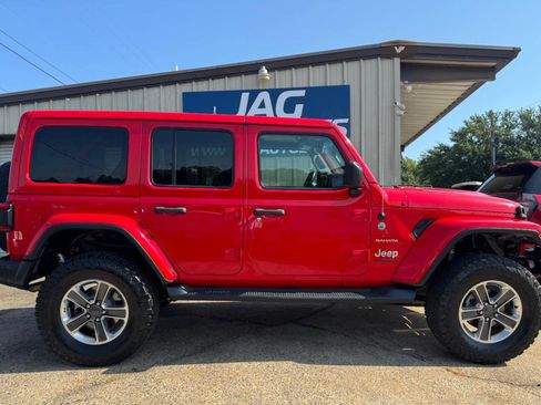 Used 2018 Jeep Wrangler Unlimited Sahara AWD/4WD image 5