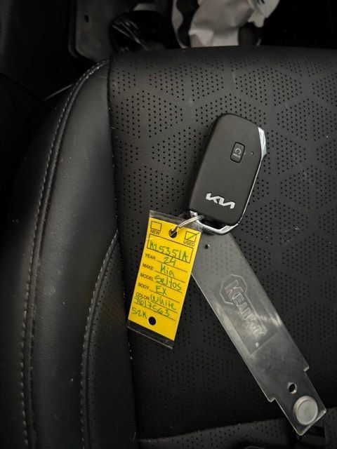 Used 2024 Kia Seltos EX AWD/4WD image 12