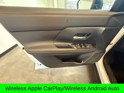 Used 2025 Nissan Kicks SR image 10