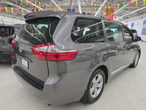 Used 2015 Toyota Sienna L image 6