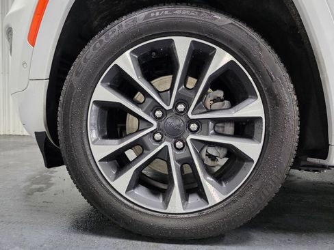 Used 2022 Jeep Grand Cherokee Overland AWD/4WD image 5