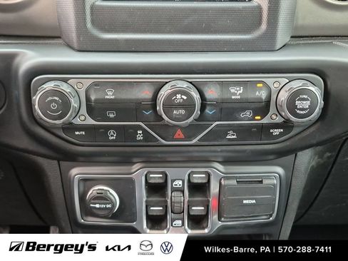 Used 2020 Jeep Gladiator Sport w/ Quick Order Package 24S AWD/4WD image 20