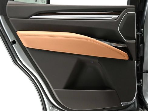 Used 2025 Cadillac Escalade Premium Luxury RWD image 24