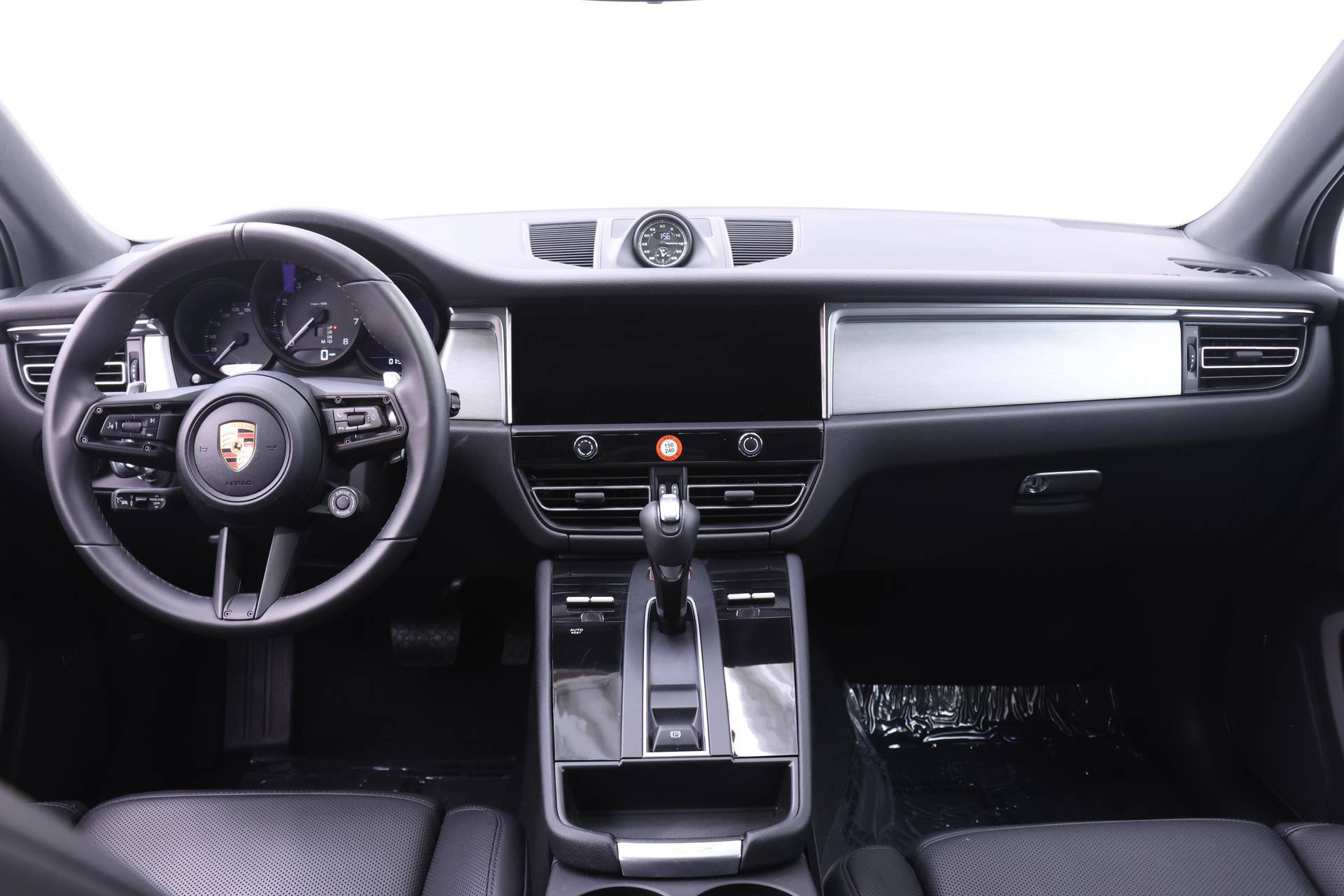 Used 2026 Porsche Macan AWD/4WD image 19