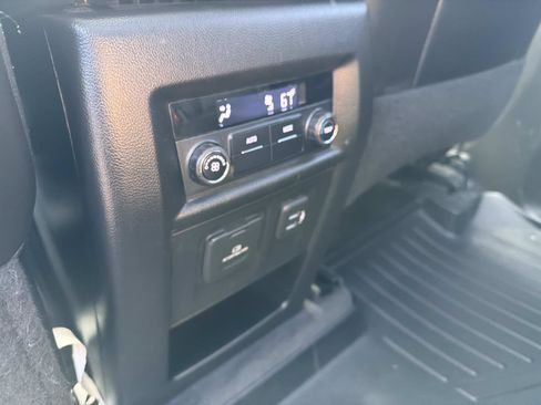 Used 2021 Chevrolet Traverse LT w/ LT Premium Package image 11