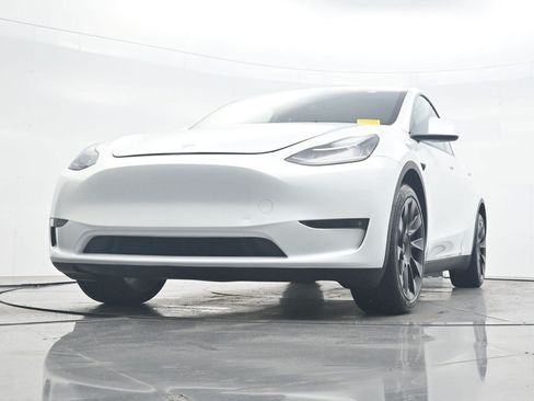 Used 2023 Tesla Model Y Long Range AWD/4WD image 25