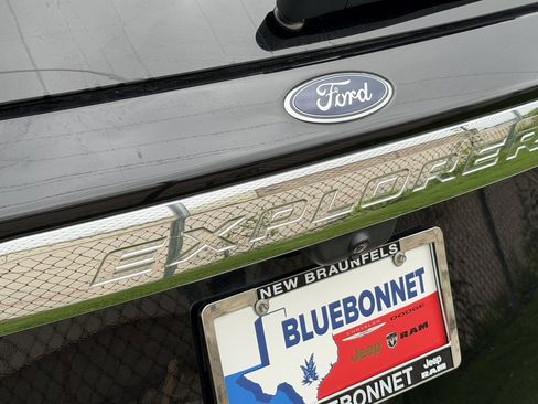 Used 2022 Ford Explorer XLT w/ Equipment Group 202A RWD image 16