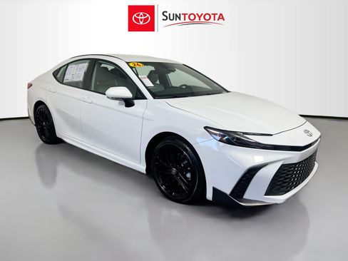 Used 2026 Toyota Camry SE FWD image 1