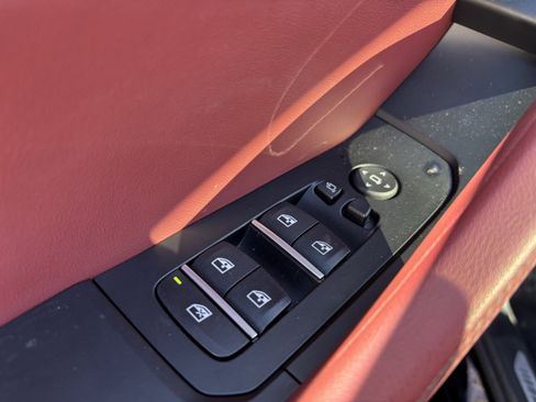 Used 2025 BMW X6 xDrive40i image 15