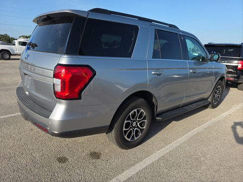 Used 2024 Ford Expedition XLT RWD image 2