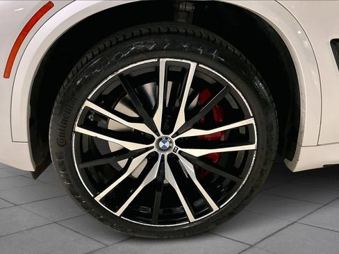 Used 2021 BMW X5 M50i w/ Executive Package image 11
