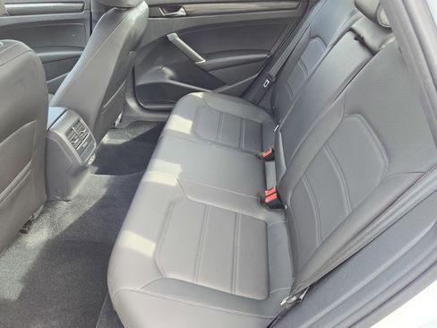 Used 2021 Volkswagen Passat 2.0T R-Line image 12