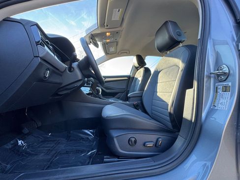 Used 2025 Volkswagen Jetta SE image 22