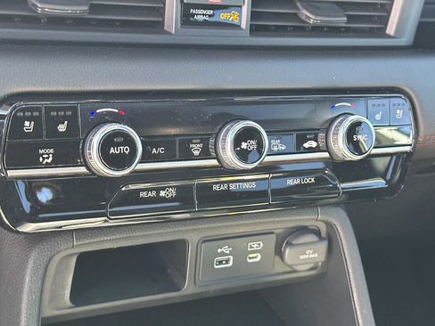 Used 2025 Honda Pilot Black Edition image 18