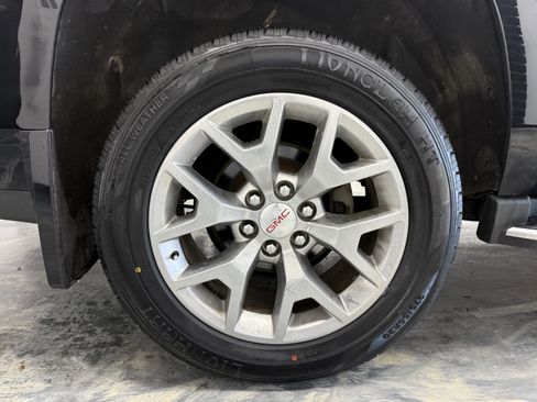 Used 2018 GMC Yukon SLT image 30