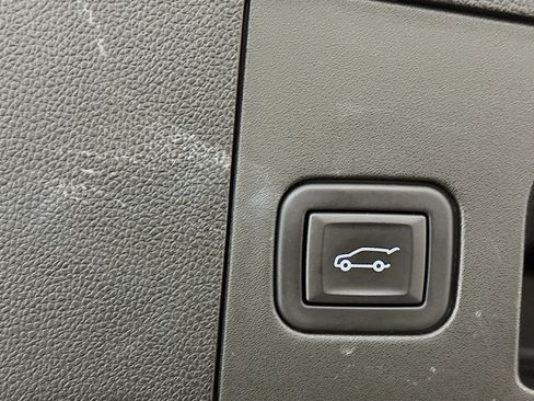 Used 2024 Cadillac XT4 Premium Luxury image 31