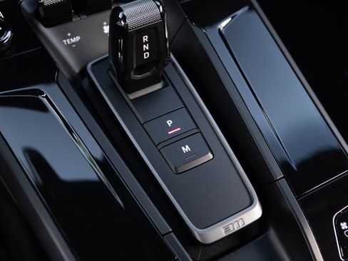 Used 2025 Porsche 911 Carrera RWD image 56