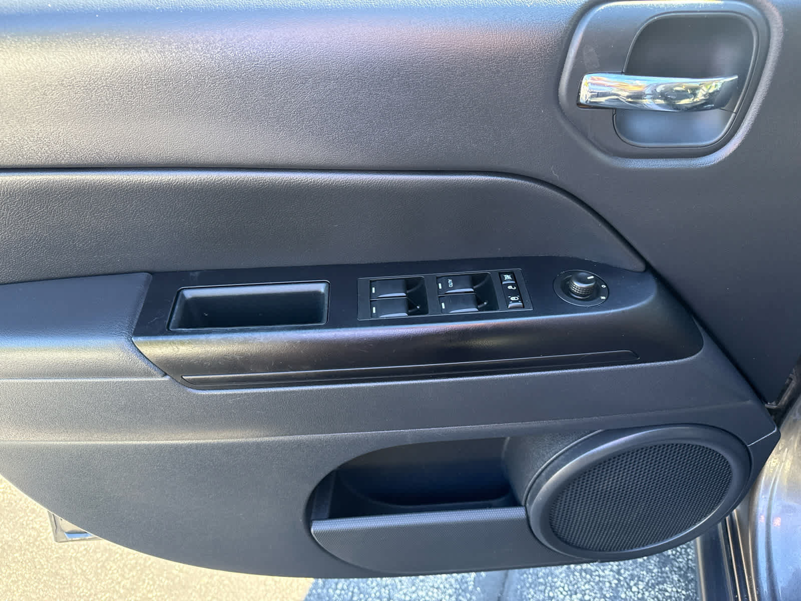 Used 2016 Jeep Patriot 75th Anniversary w/ Power Value Group AWD/4WD image 10