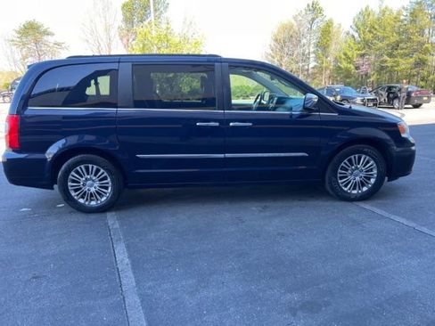 Used 2013 Chrysler Town & Country Touring-L w/ Entertainment Group #2 image 6