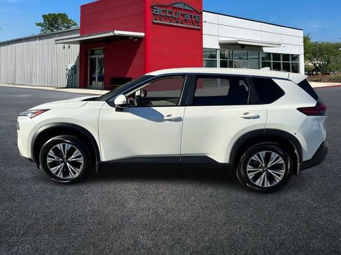 Used 2023 Nissan Rogue SV image 2