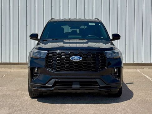 Used 2025 Ford Explorer ST-Line w/ ST-Line Street Pack AWD/4WD image 9