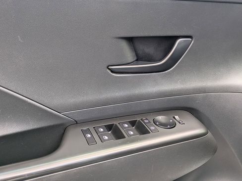 Used 2025 Hyundai Kona SEL FWD image 13