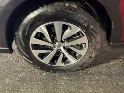 Used 2025 Subaru Outback Premium w/ Popular Package #1A image 10