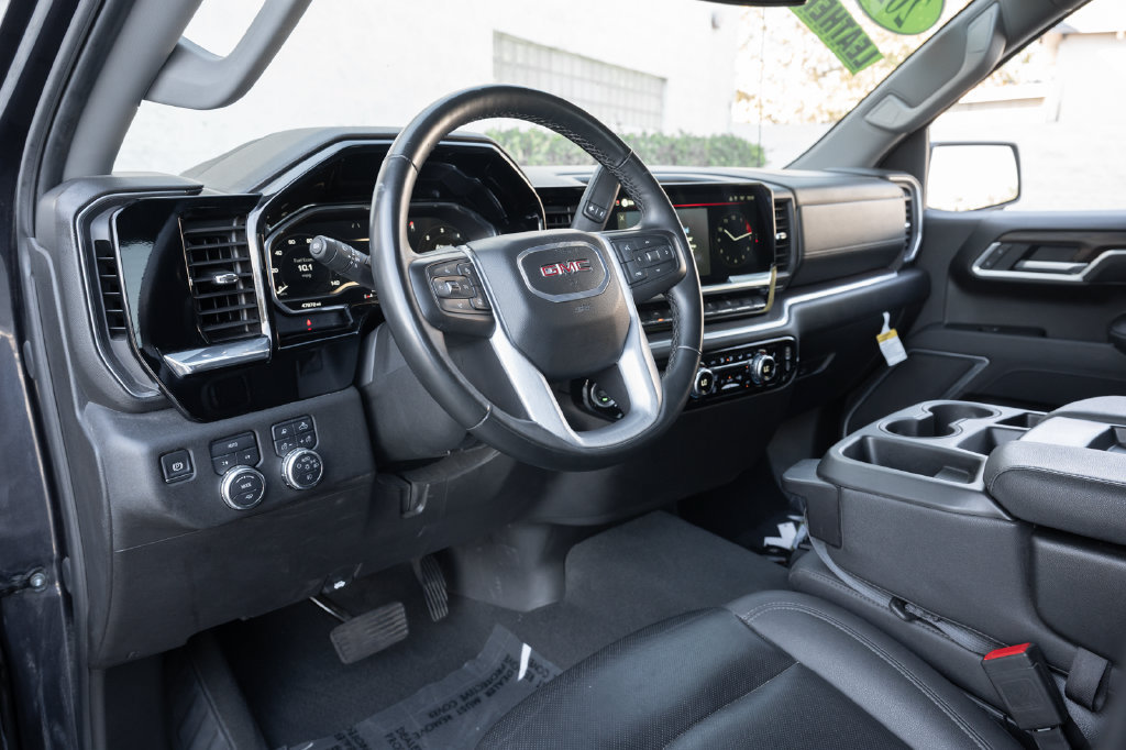Used 2025 GMC Sierra 1500 SLT AWD/4WD image 18