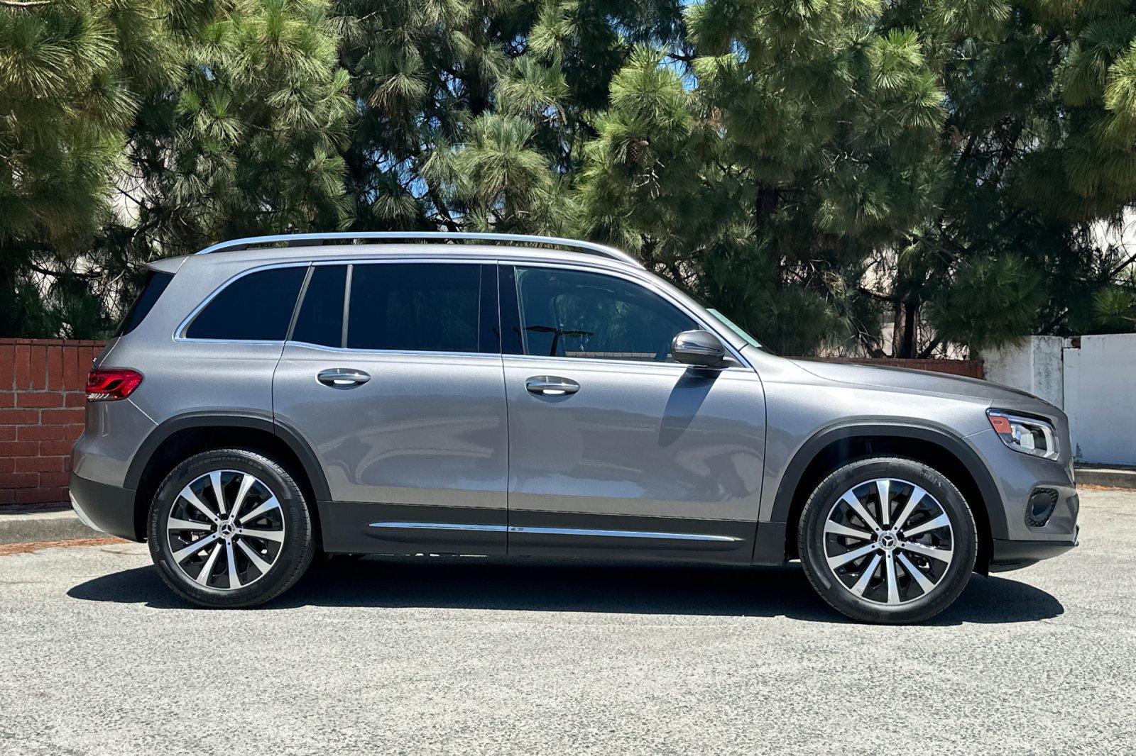 Used 2022 Mercedes-Benz GLB 250 4MATIC image 3