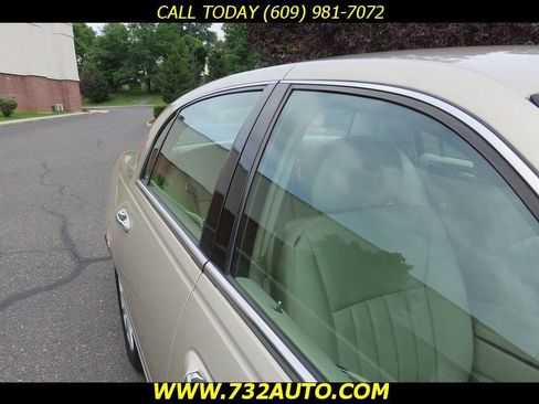 Used 2007 Lincoln Town Car Signature RWD image 23