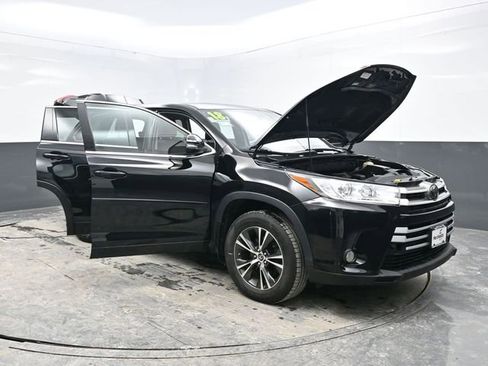 Used 2018 Toyota Highlander LE image 40