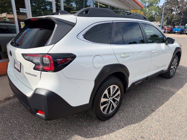Used 2024 Subaru Outback Premium AWD/4WD image 7