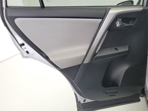 Used 2016 Toyota RAV4 XLE image 16