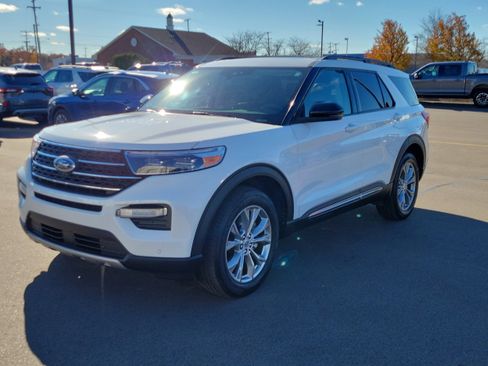 Used 2023 Ford Explorer XLT w/ Equipment Group 202A image 2