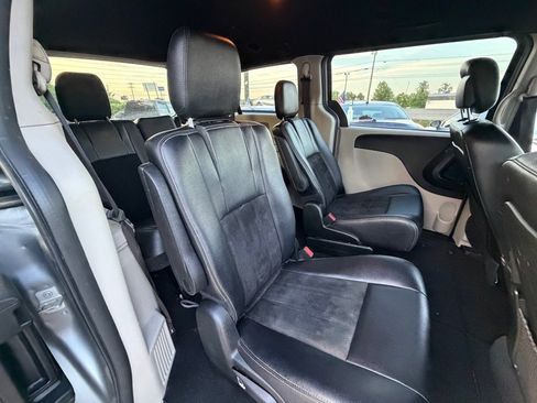 Used 2018 Dodge Grand Caravan SXT FWD image 11