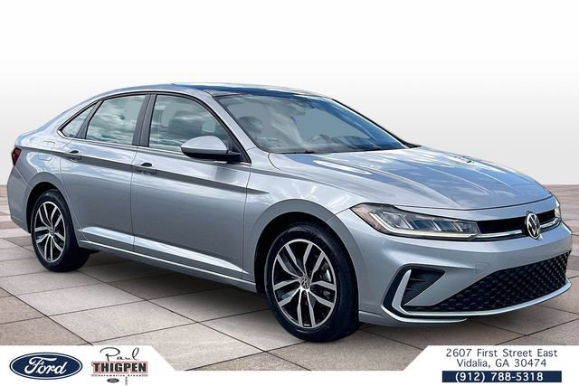 Used 2025 Volkswagen Jetta SE FWD image 1