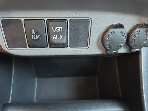 Used 2015 Toyota Tacoma 4x4 Double Cab w/ TRD Off-Road Package image 21